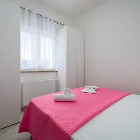 アパート Stancija Amorozo 5 Ap 2 ポレッチ