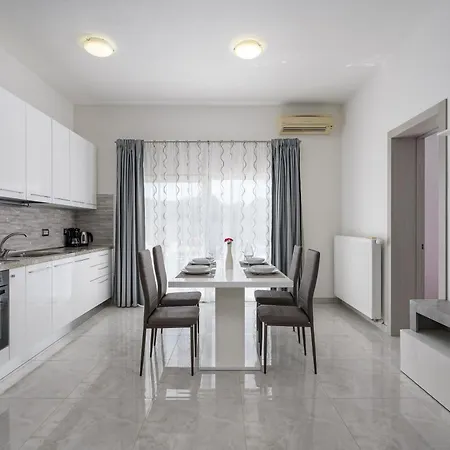 Stancija Amorozo 5 Ap 2 アパート *